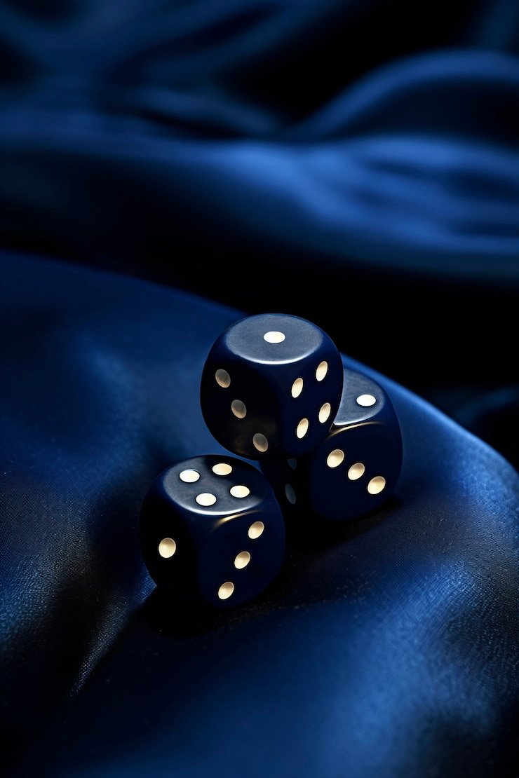 Meja Three Card Poker HD di platform bigobet dengan dealer profesional dan antarmuka yang jelas